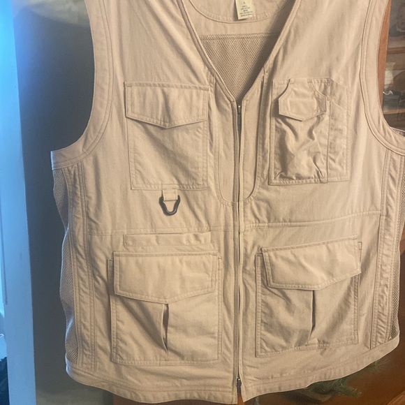 Nwot Mens Deluth Trading post, tactical vest, size large . - Picture 4 of 7